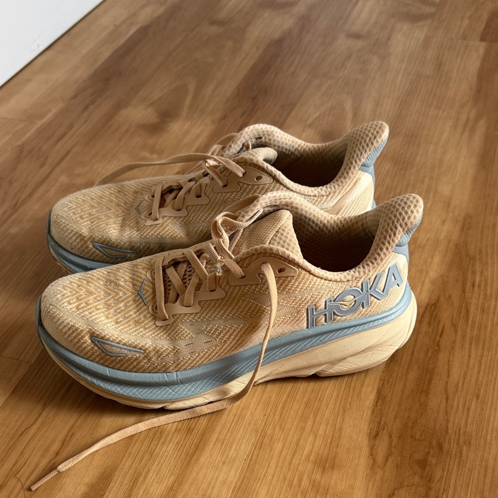 Women’s Hokas Clifton 9